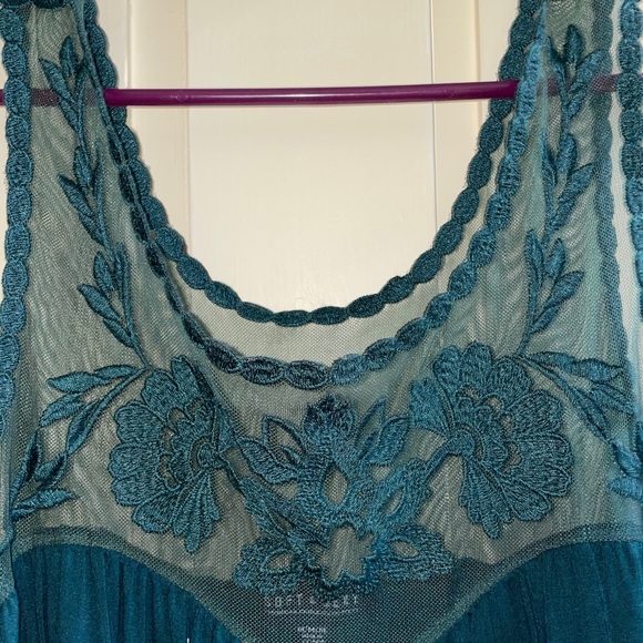 Tank top - Picture 2 of 3